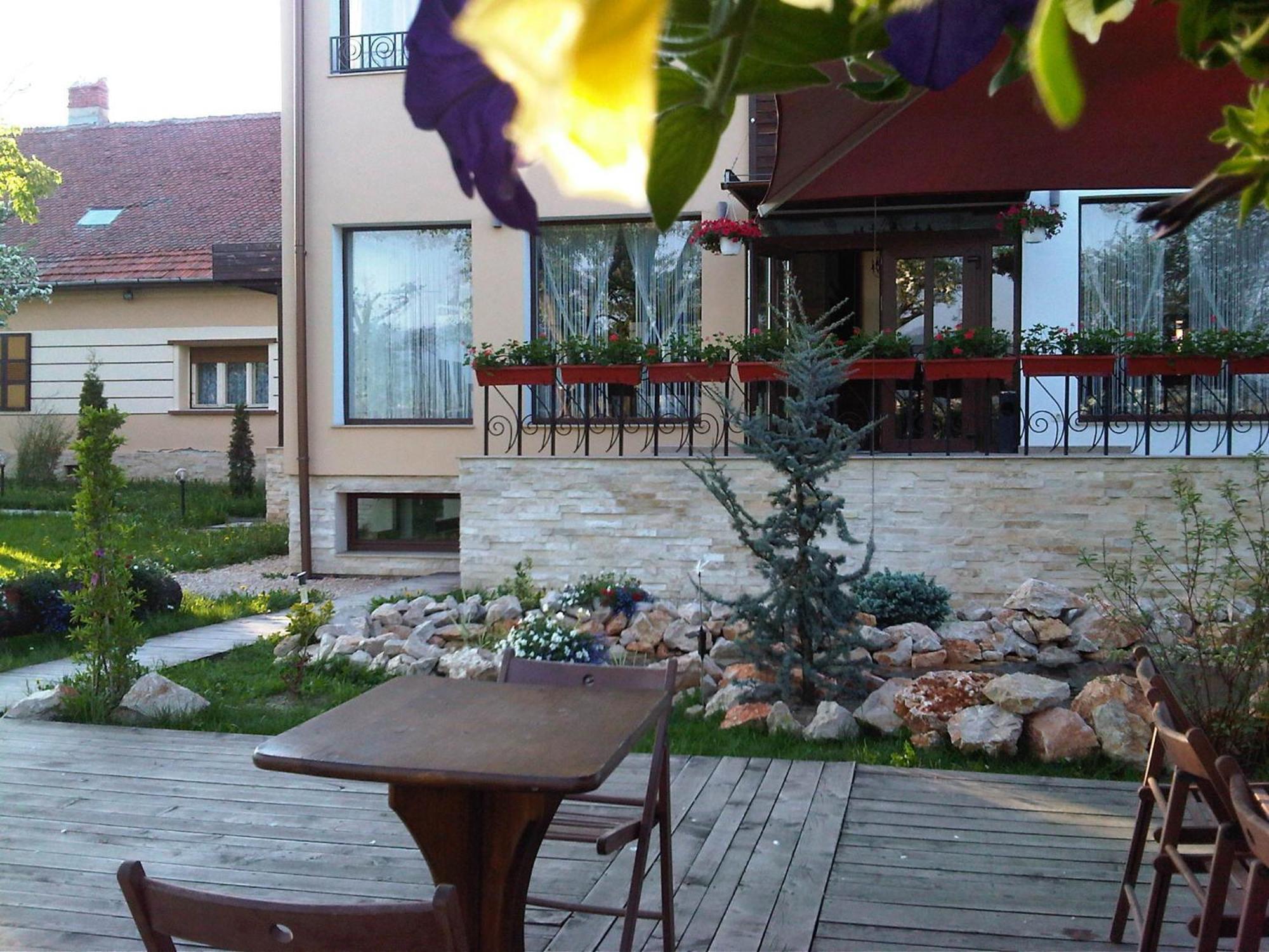 Hotel Stupina Braşov Esterno foto
